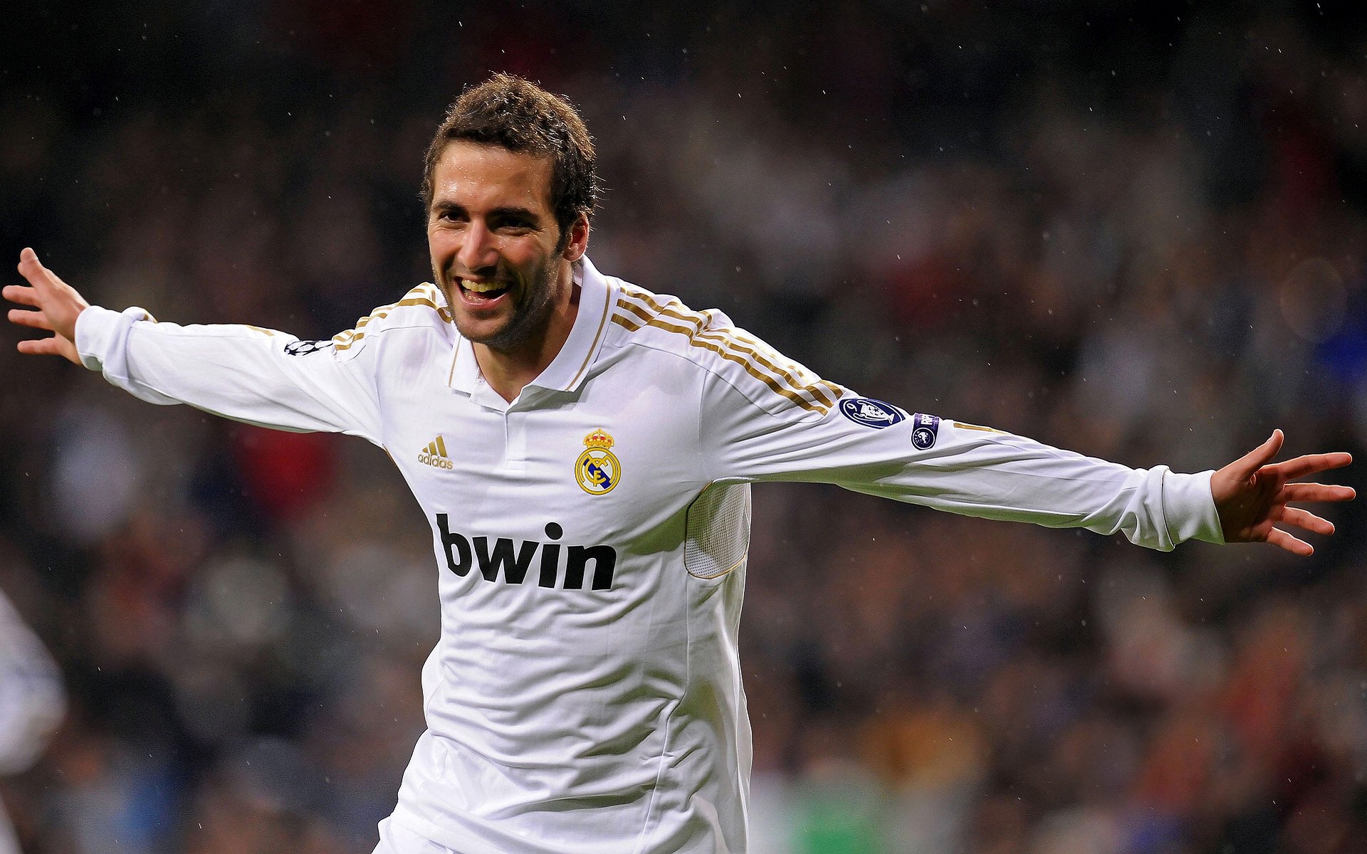 大奖赛转会风云：武汉三镇盯上锋线强援，格列兹曼或成交易筹码